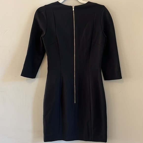 H&M Classy Fitted LBD Little Black Dress With Gold Chain size 6 - Picture 5 of 5